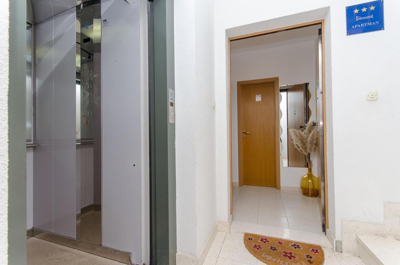 Spacious Apartment Smile With Terrace And Secure Garage Split Luaran gambar